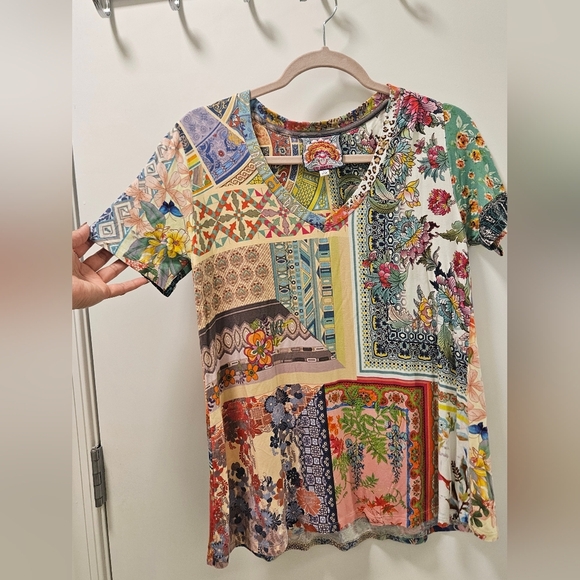 Johnny Was Anika Short Sleeve V-Neck Tee Size XS - Picture 5 of 12